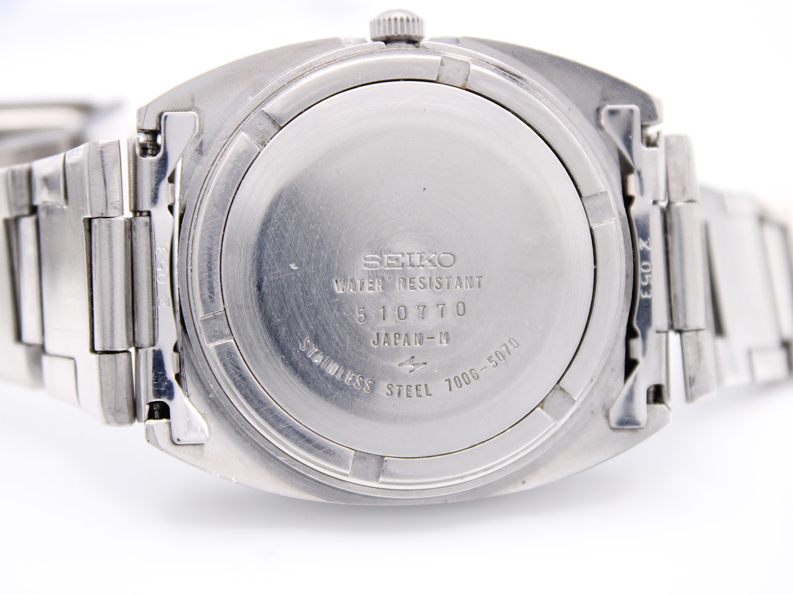 Case back of the Seiko 7006-5070 watch, engraved with "SEIKO WATER RESISTANT 510770 JAPAN-M STAINLESS STEEL 7006-5070".