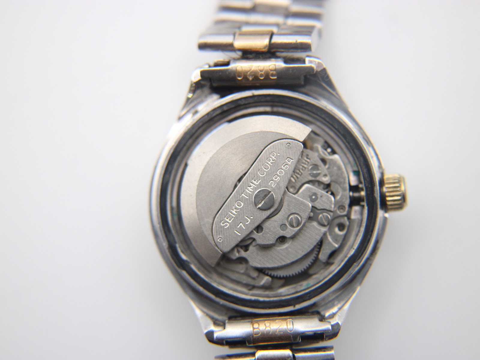 Close-up of the automatic movement inside the watch case, showing 'SEIKO TIME CORP. 17J. 2906A' engraving.