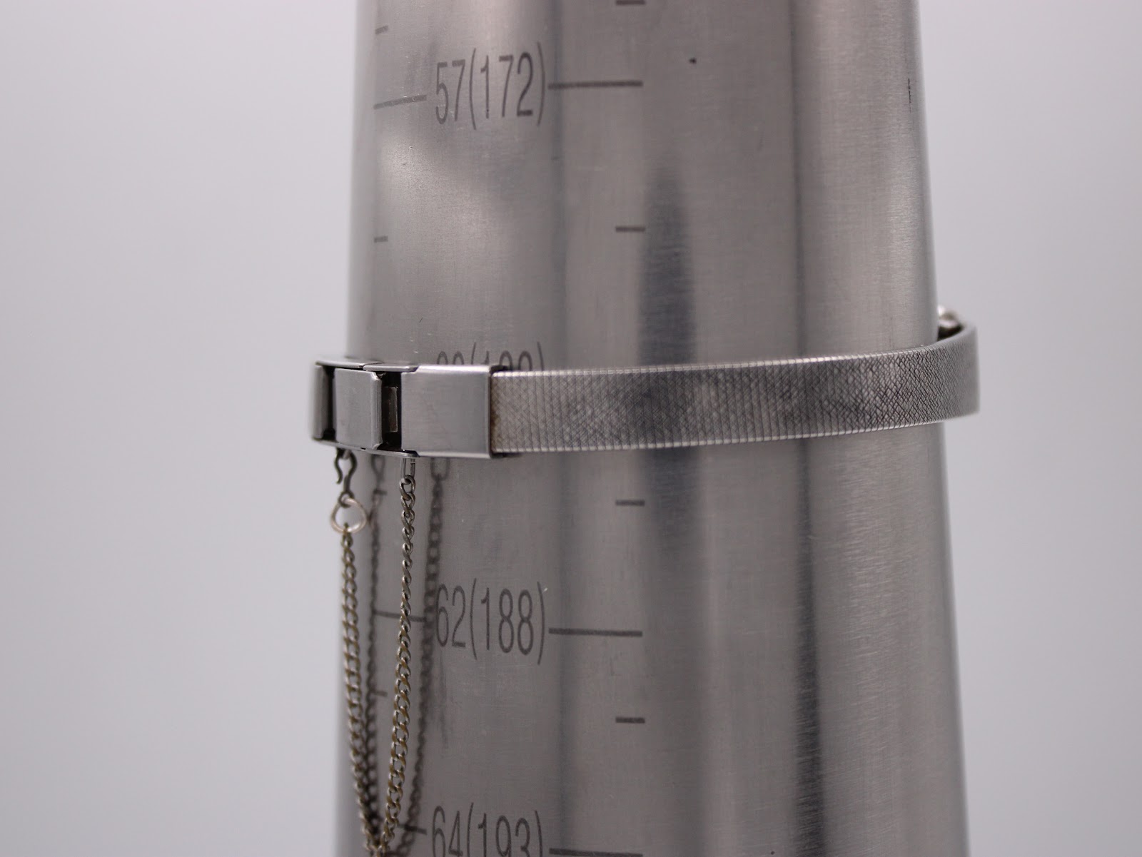 The Seiko mesh bracelet secured around a wrist sizing gauge, showing a measurement indicating a maximum wrist circumference of approximately 17.2cm.