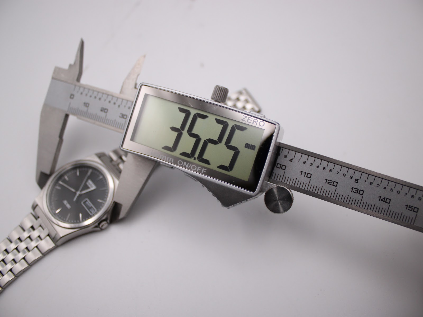Digital caliper measuring the case diameter of the Seiko watch at precisely 35.25mm.