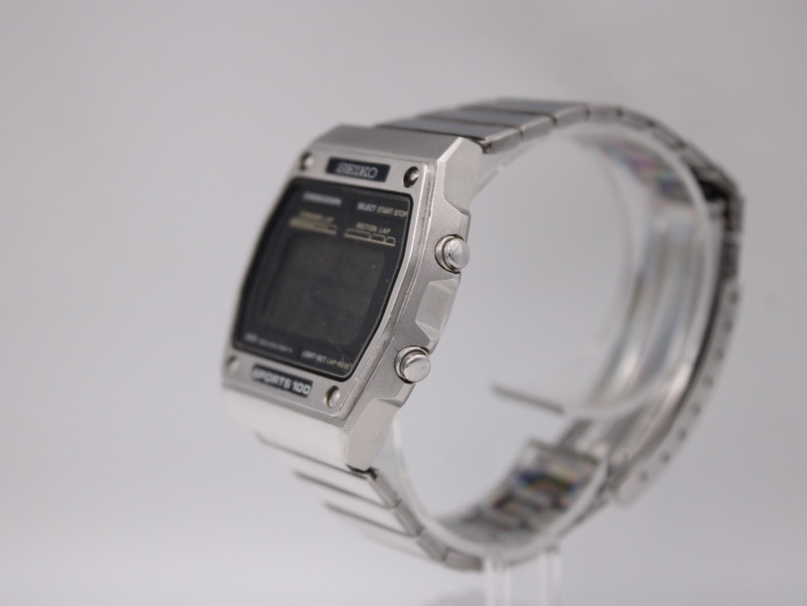 Right-side angle view of the Seiko A229-5060, highlighting the pushers and the integrated stainless steel bracelet.