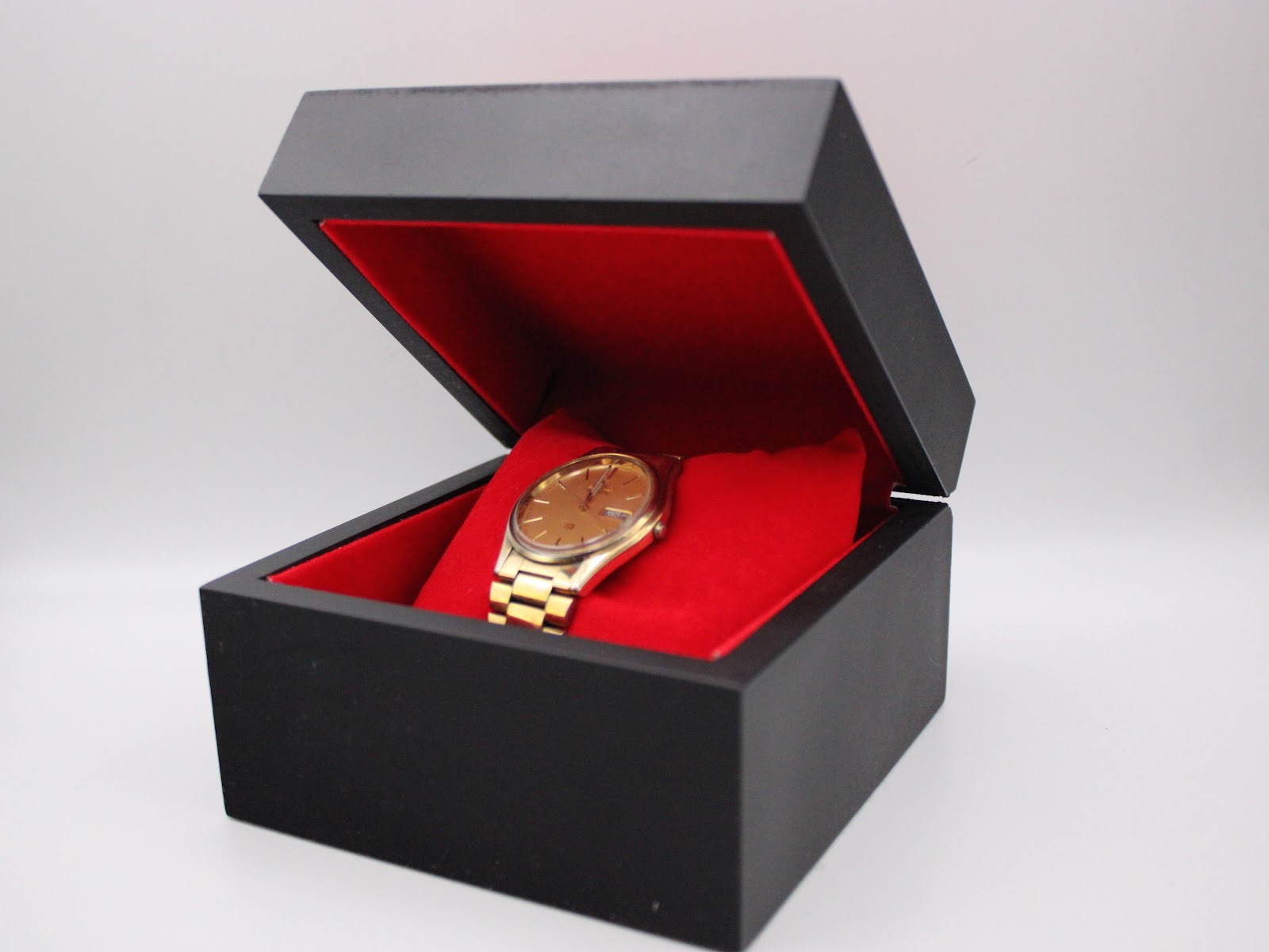 Seiko watch displayed open in a black and red generic presentation box.