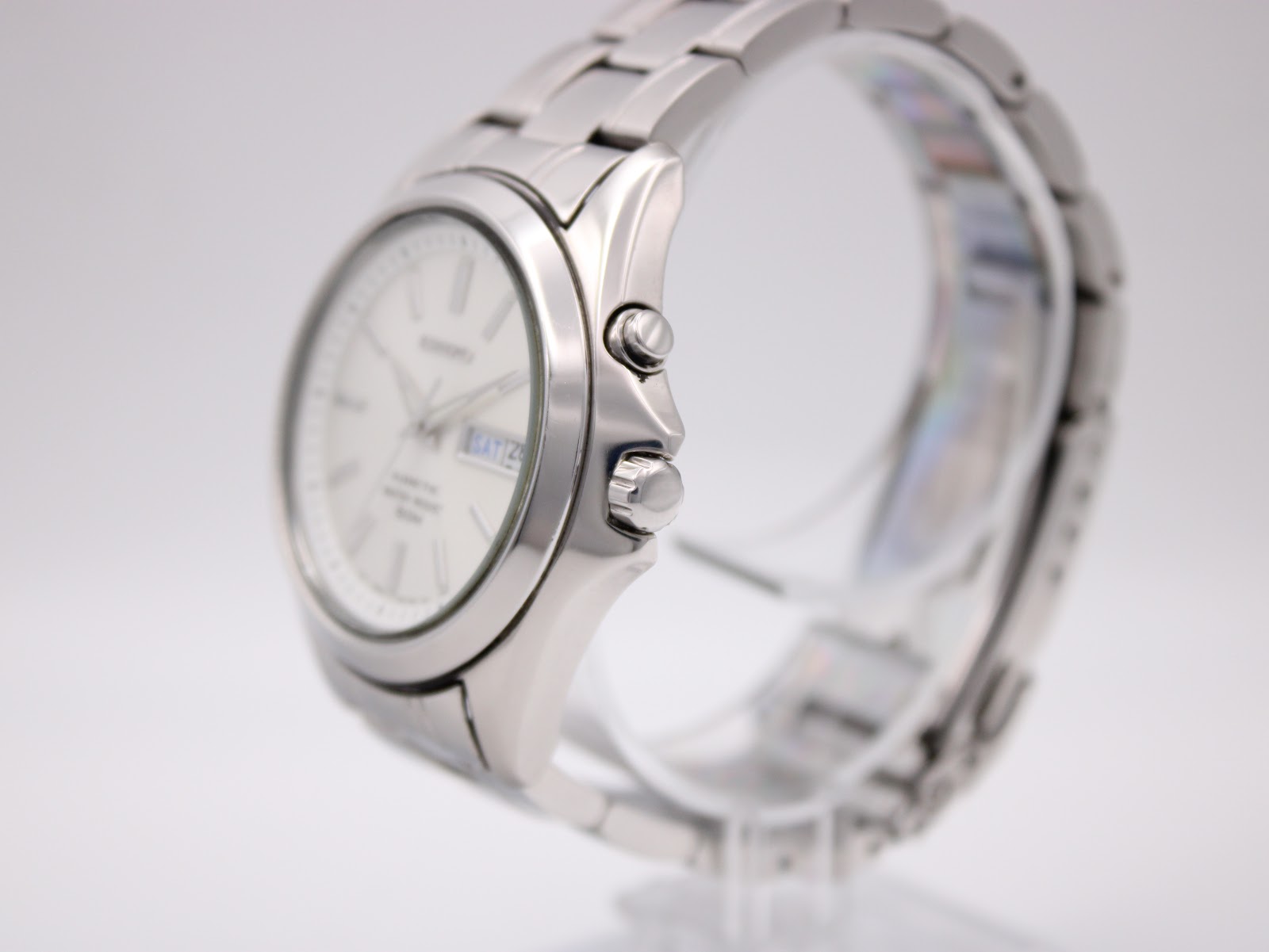 Angled side view of the Seiko Kinetic watch showing the stainless steel case, crown, and pusher on the right side.