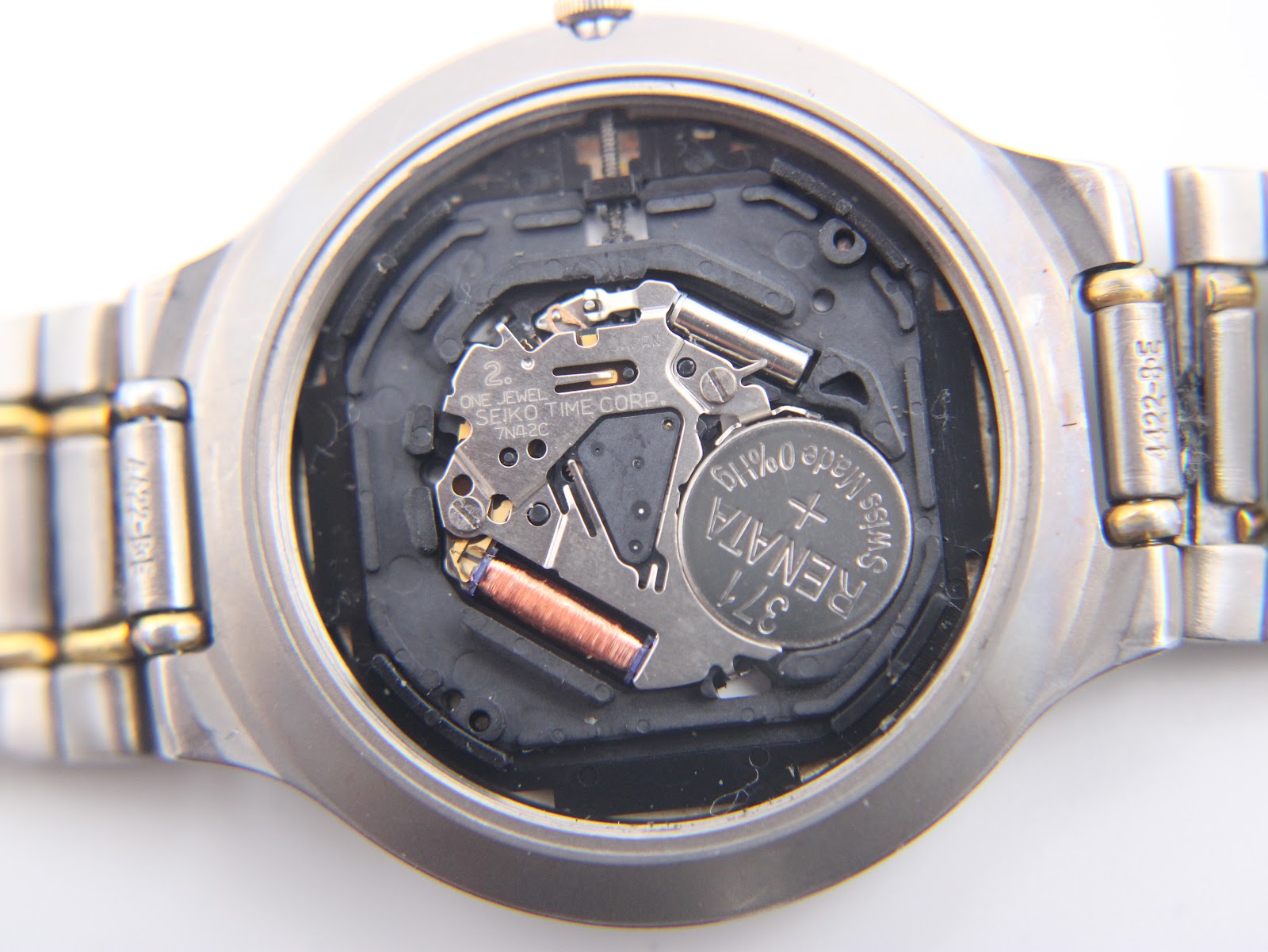 Open case back revealing the Seiko 7N42C quartz movement with a Renata 371 battery.
