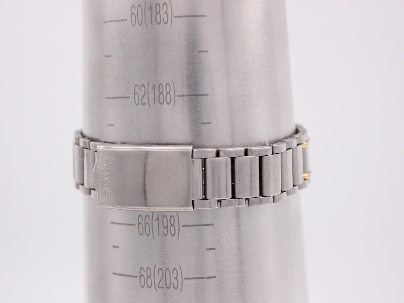 Watch bracelet on a wrist sizing gauge, showing a wrist circumference of approximately 19.3cm.