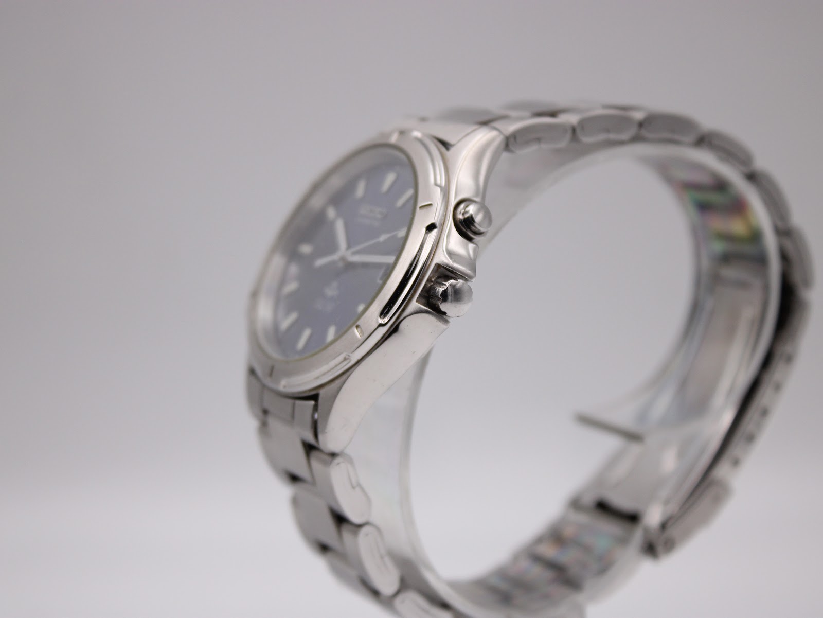 Side view of Seiko Kinetic watch showing case profile, crown, and pushers.