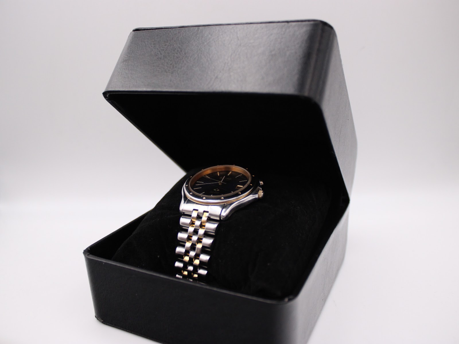 The Seiko Kinetic watch presented in a generic black watch box.
