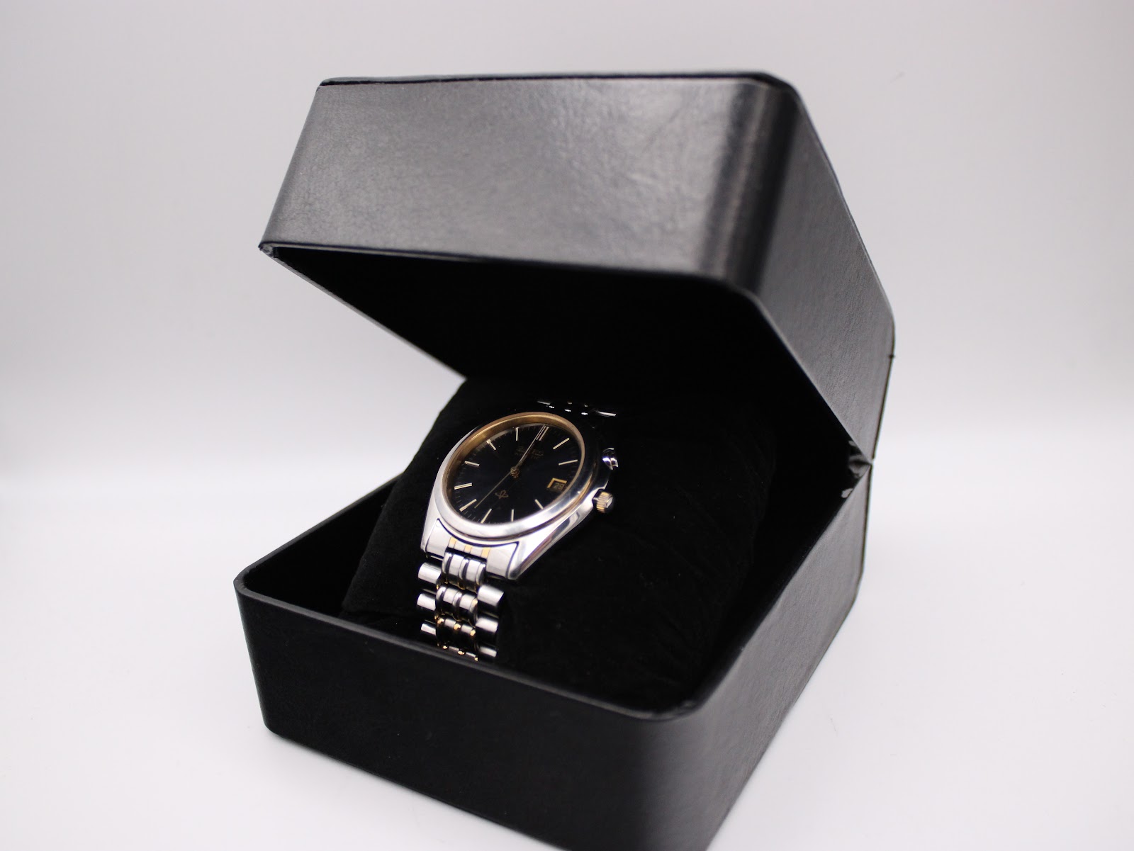 The Seiko kinetic watch displayed in a generic black watch box.