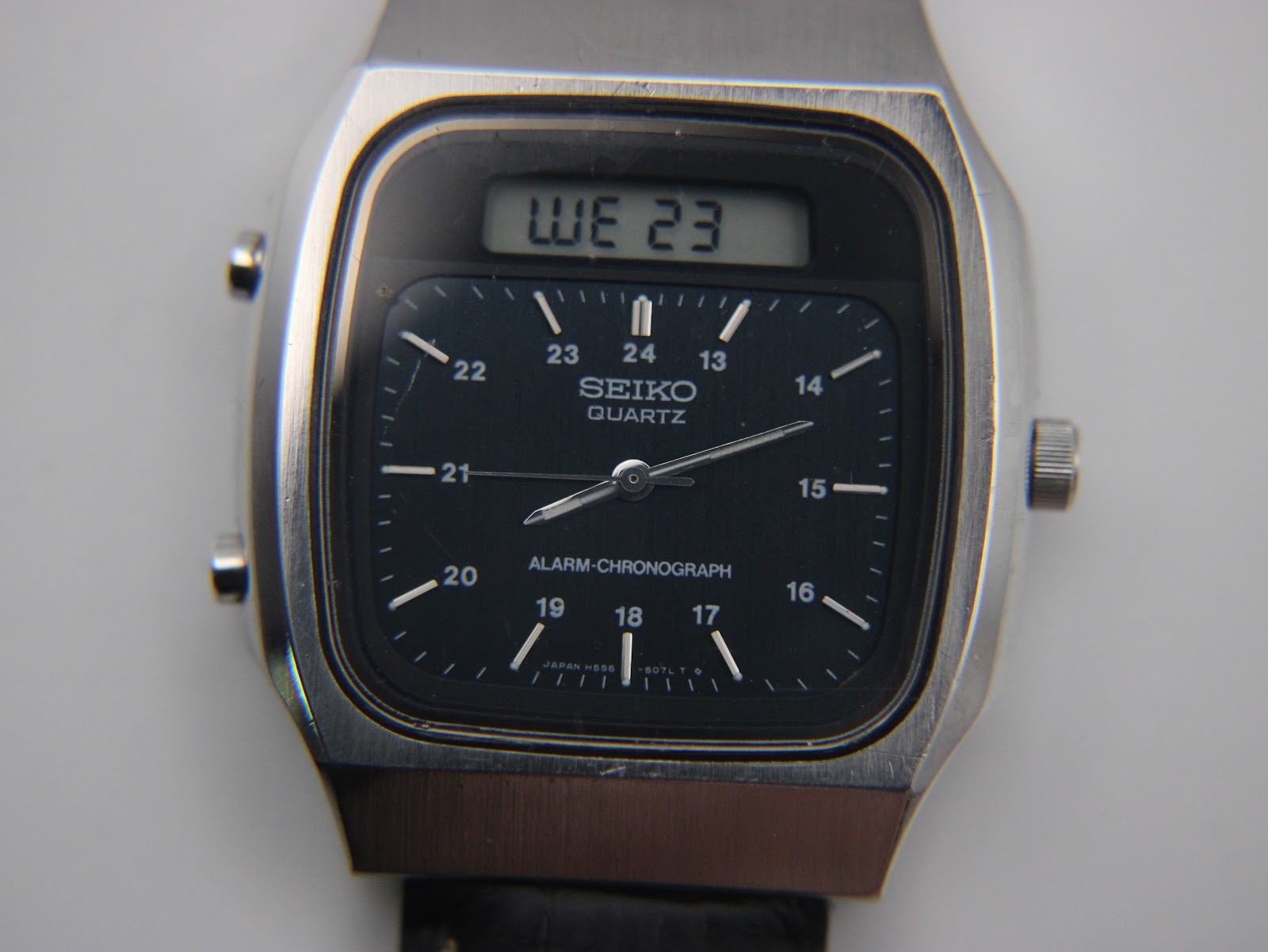 Close-up front view of the Seiko H556-5030 navy dial, digital display showing "WE 23".