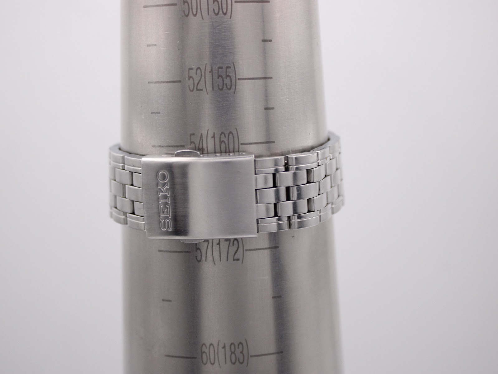Seiko watch bracelet on a sizing gauge, indicating a wrist circumference of 160mm (16cm).