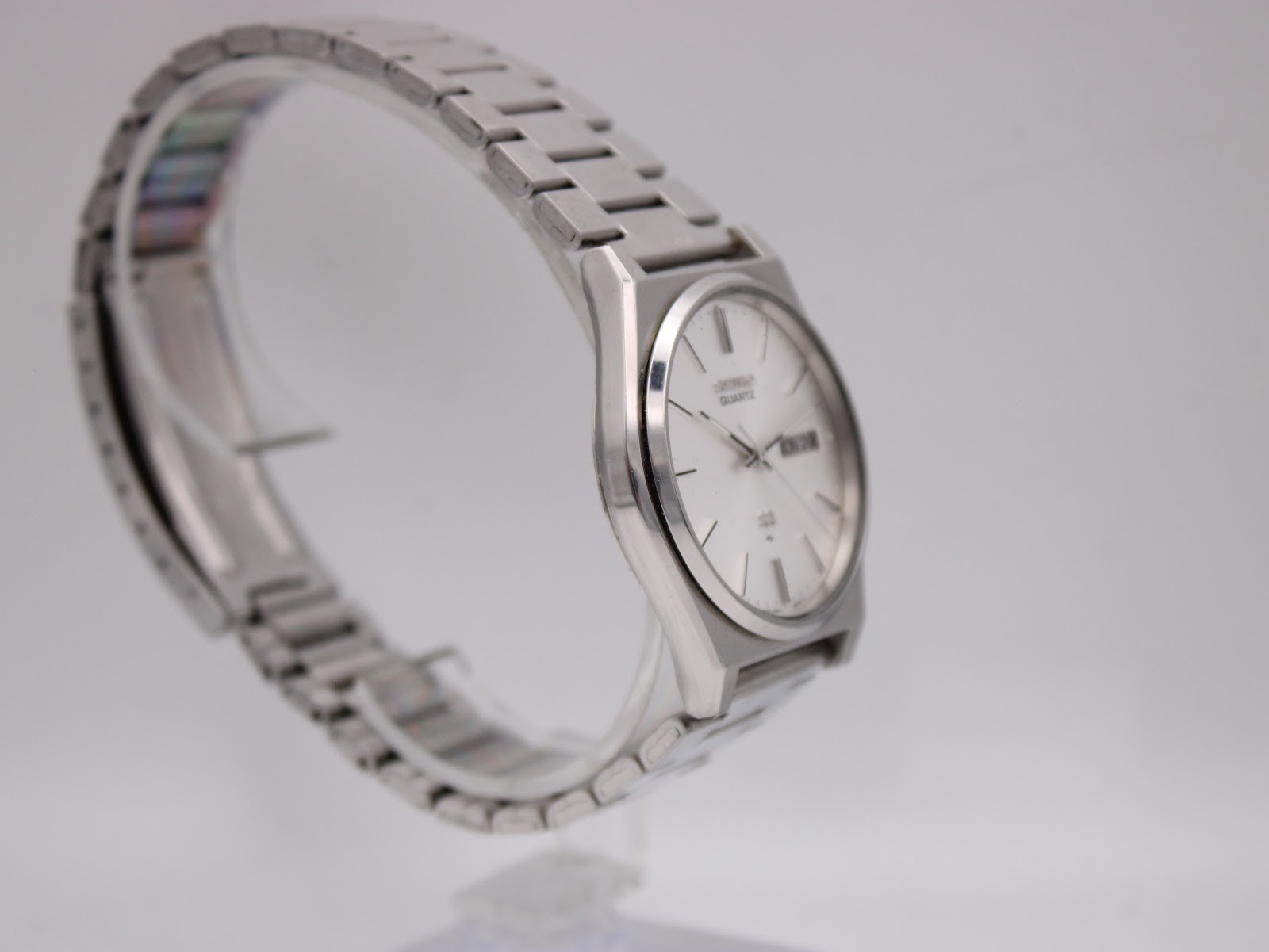 Another side profile of the Seiko 6923-8000, showing the brushed finish of the stainless steel case and bracelet.