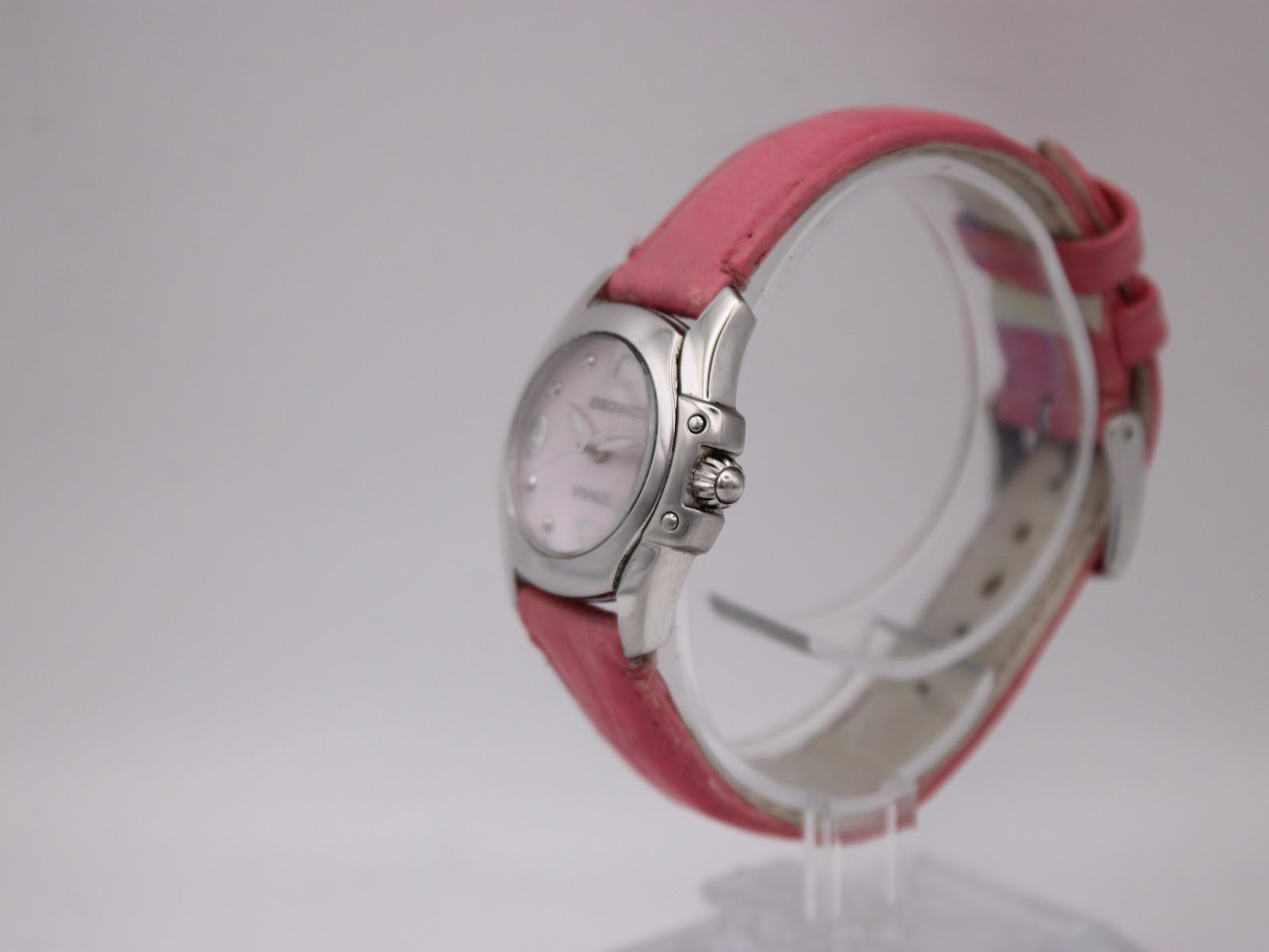 Right side profile of the Seiko Vivace quartz watch, showing the polished stainless steel case, crown, and pink strap.