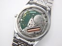 Interior view of the Seiko 8222A quartz movement with a Renata battery, marked "4 jewels" and "Japan".