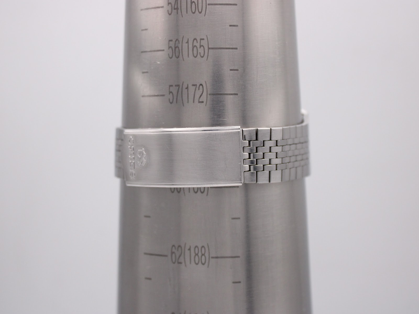 Close-up of the integrated stainless steel bracelet on a wrist sizing cone, showing a wrist circumference of 172mm. The Seiko signed clasp is visible.