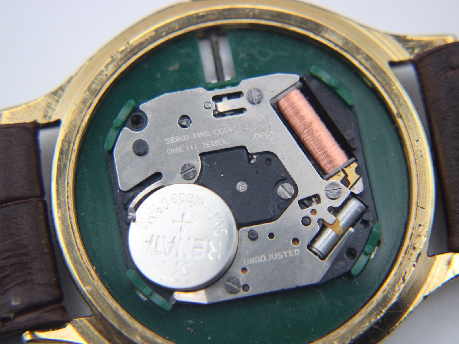 Interior view of the watch movement, showing the Seiko Time Corp. 5Y39A quartz movement with a Renata 371 battery and 'Japan' inscription.