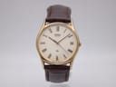 Front view of the Seiko 7122-7000 quartz watch with gold-plated case and champagne dial, featuring black Roman numerals.