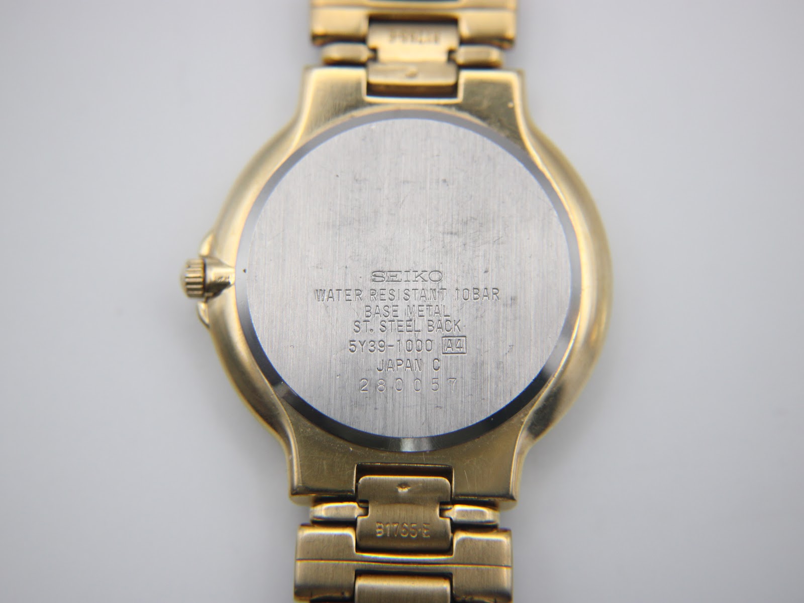 Close-up of the stainless steel case back with engraved text for Seiko, water resistance, model number 5Y39-1000, and serial number.