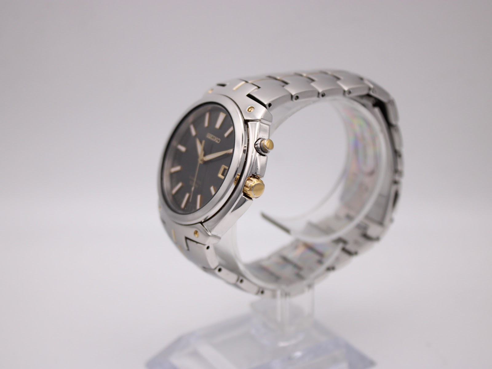 Angled side view of the Seiko Kinetic watch showing the two-tone case and integrated bracelet.