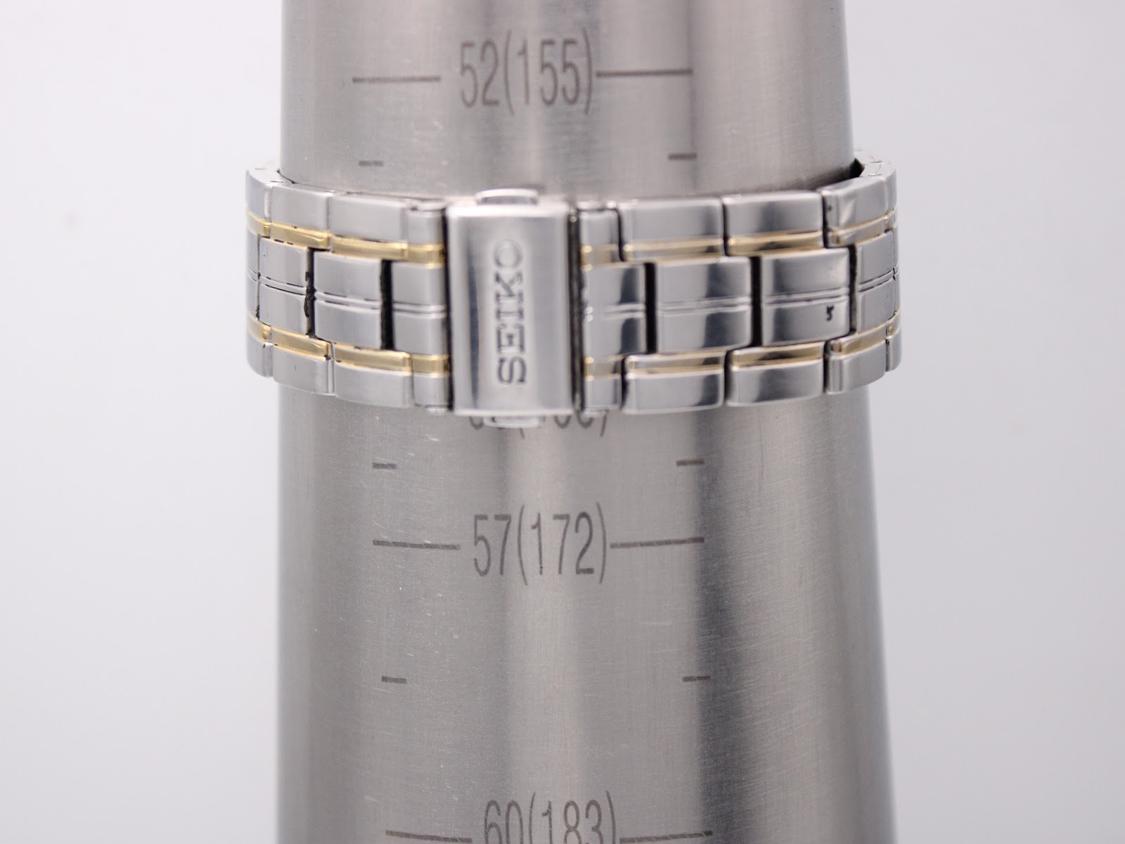 Close-up of the two-tone stainless steel bracelet clasp, with 'SEIKO' logo, around a wrist sizing cone indicating 17.2cm.