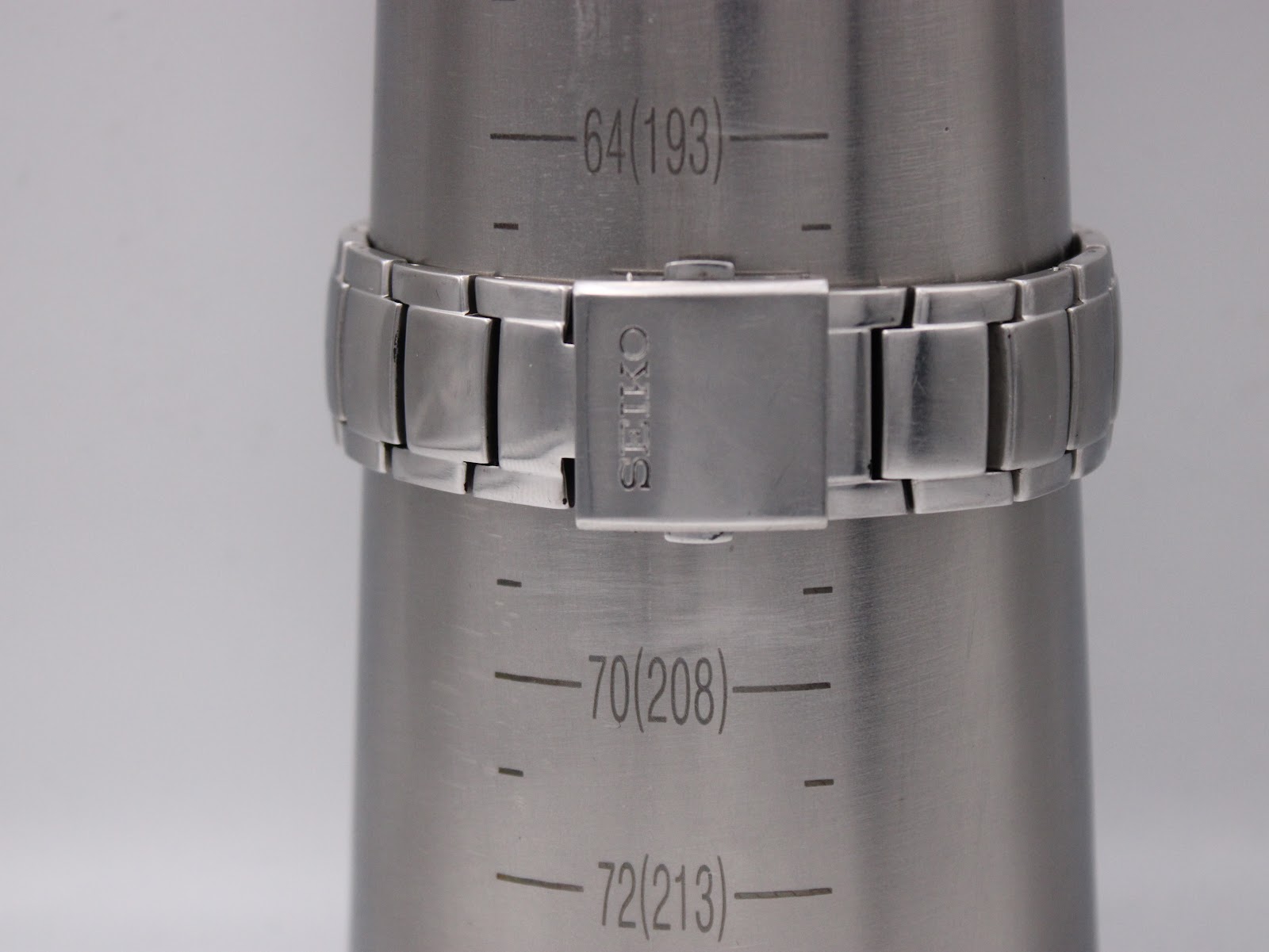 Close-up of the Seiko signed deployant clasp on a wrist sizing gauge, showing a wrist circumference of approximately 193mm.