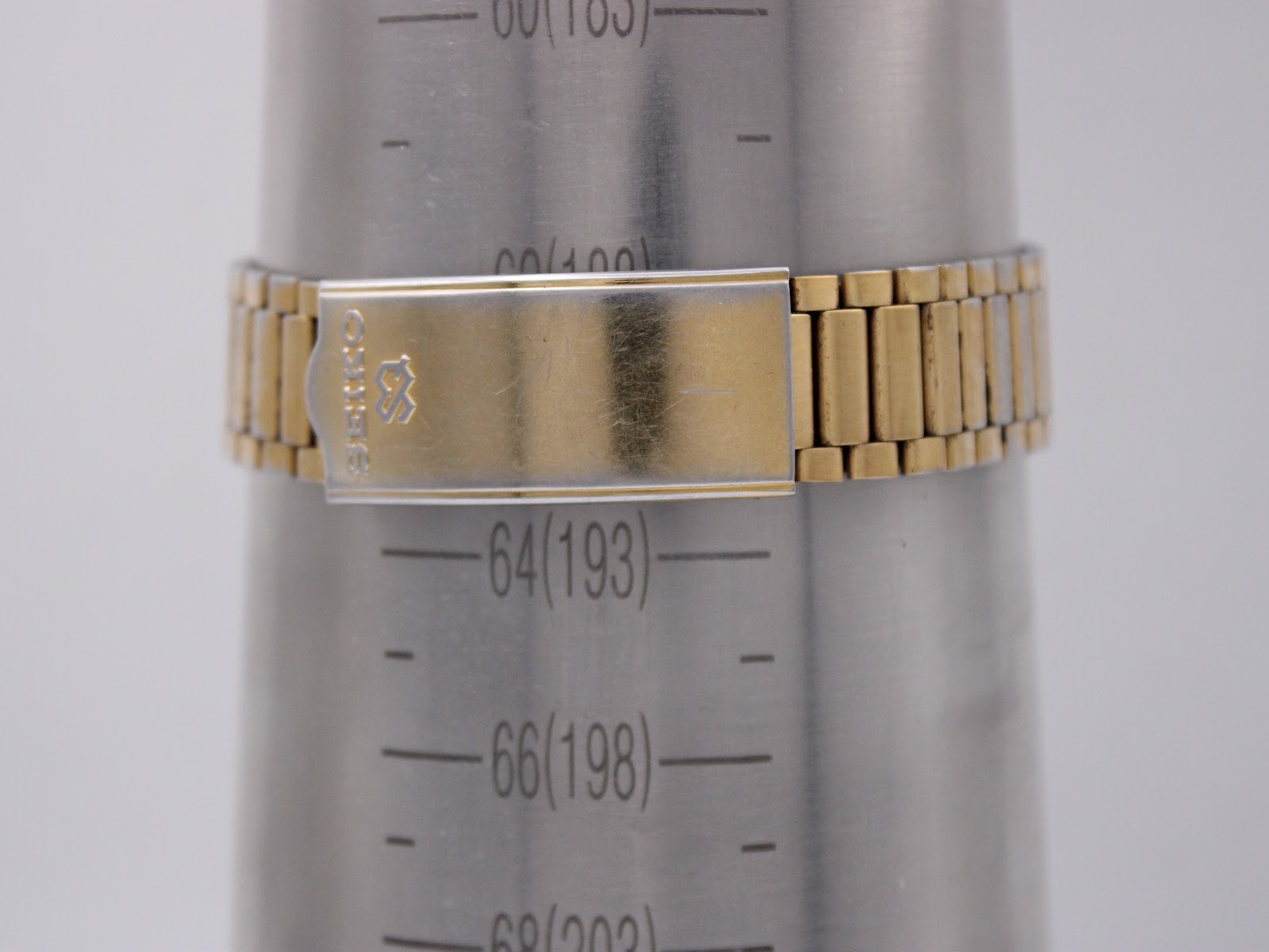 Watch bracelet on a wrist sizing gauge, indicating an internal circumference of approximately 190mm.