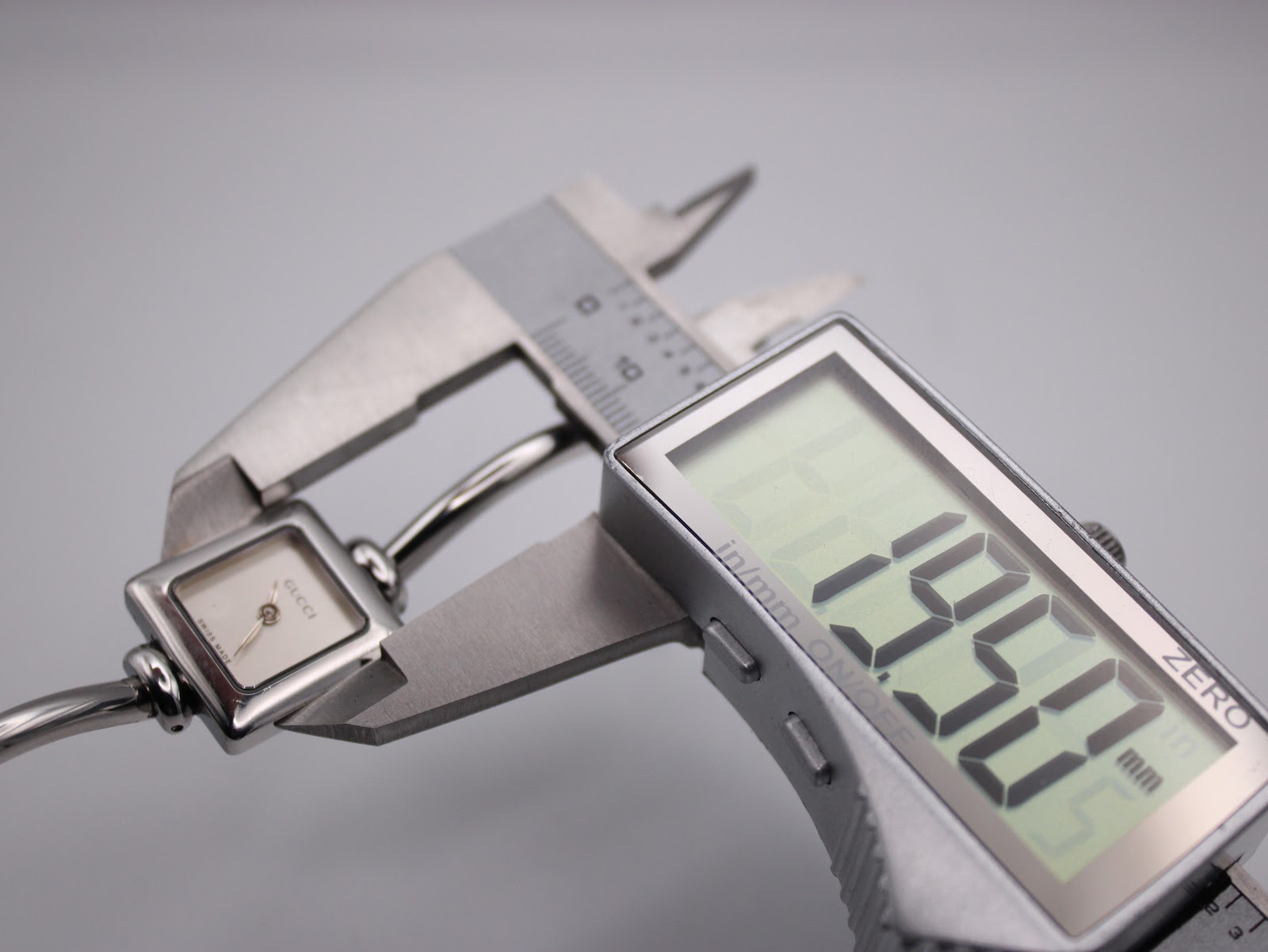Digital caliper measuring the case diameter of the Gucci 1900 L, displaying 23.87mm.