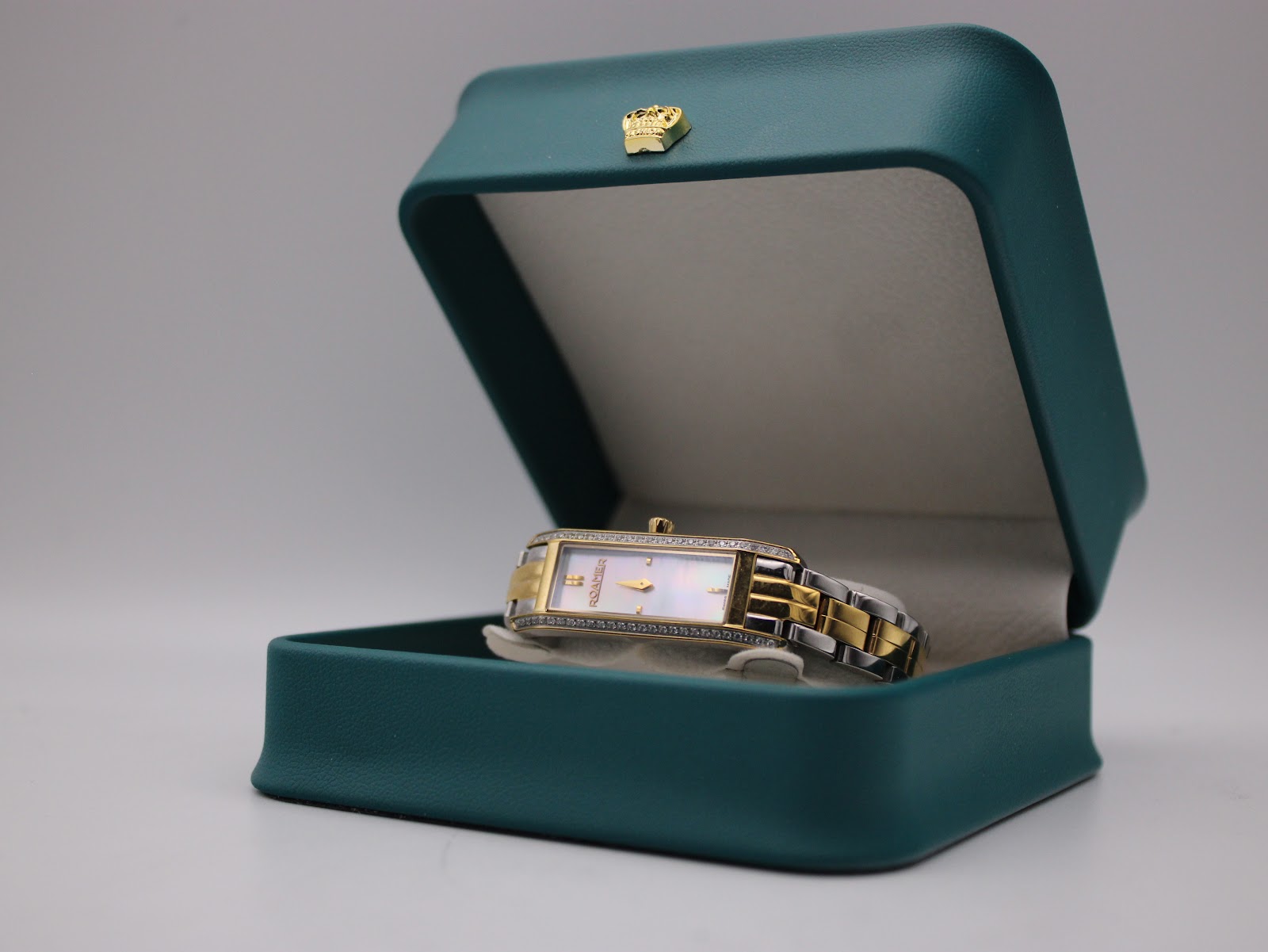 Roamer Dreamline watch presented inside a green display box.