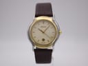 Front view of the Gucci 8000.2 L two-tone watch with cream dial and brown textured leather strap.