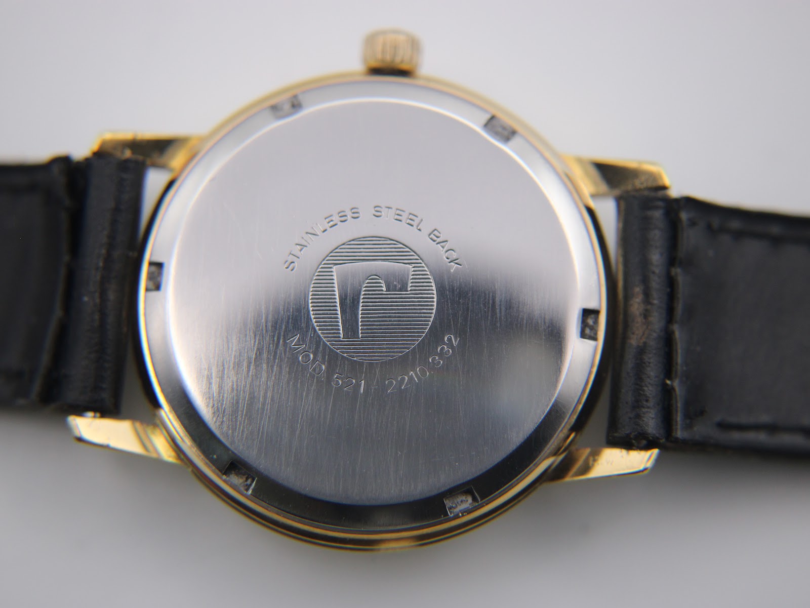 Close-up of the stainless steel case back with Roamer logo and 'Mod. 521-2210.332' engraving.