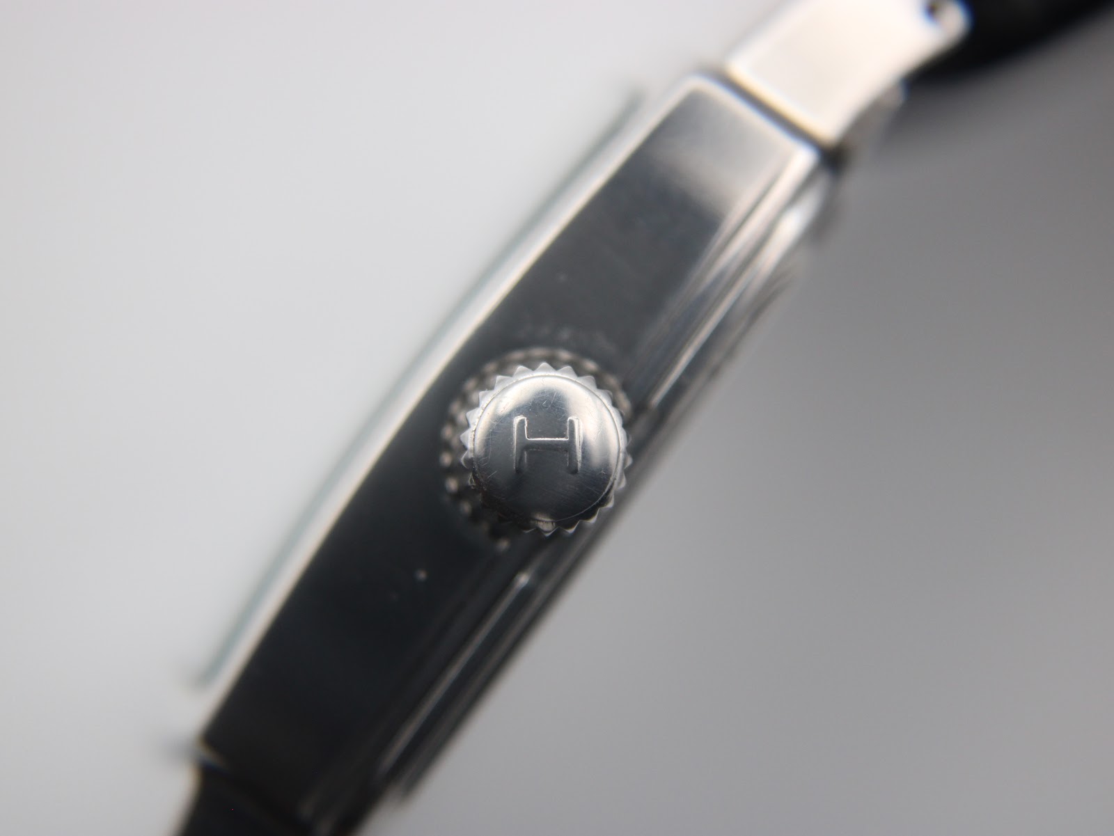 Close-up of Hamilton H163110 crown, featuring the 'H' Hamilton logo engraving.
