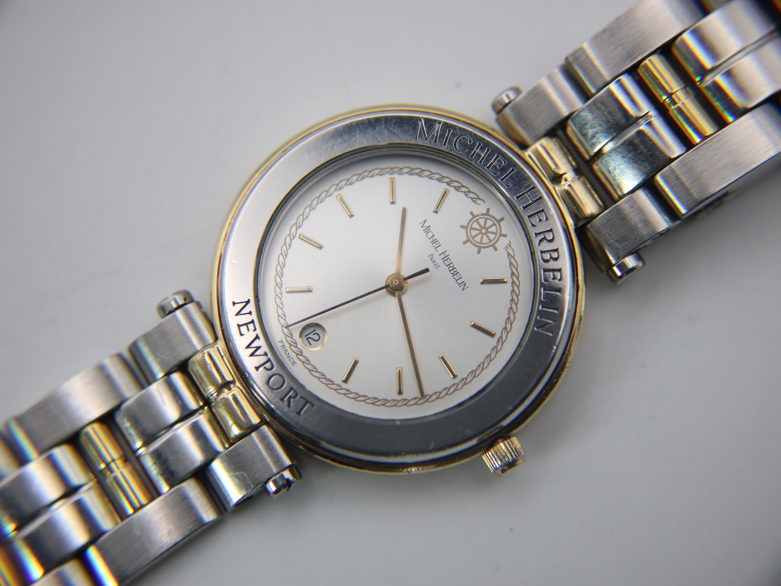 Top-down view of the Michel Herbelin Newport dial and integrated two-tone bracelet, showcasing the watch's full aesthetic.
