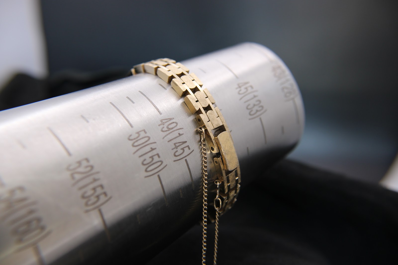 The watch bracelet wrapped around a wrist sizing gauge, indicating a wrist fit of approximately 145mm / 14.5cm.