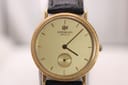 Close-up of the Raymond Weil 9825 champagne dial showing minimalist baton markers.
