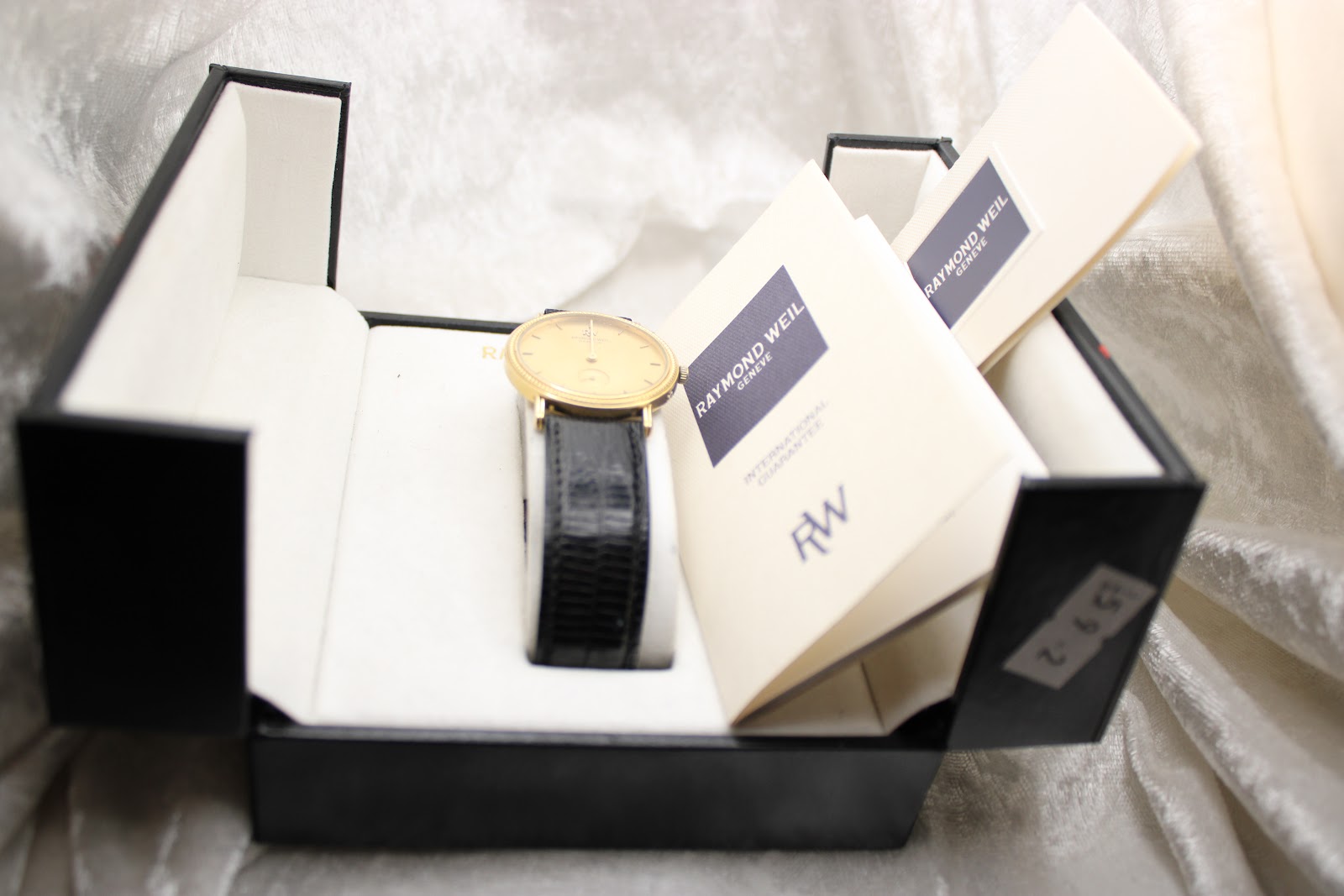 Detail of the black leather strap and buckle of the Raymond Weil vintage watch.
