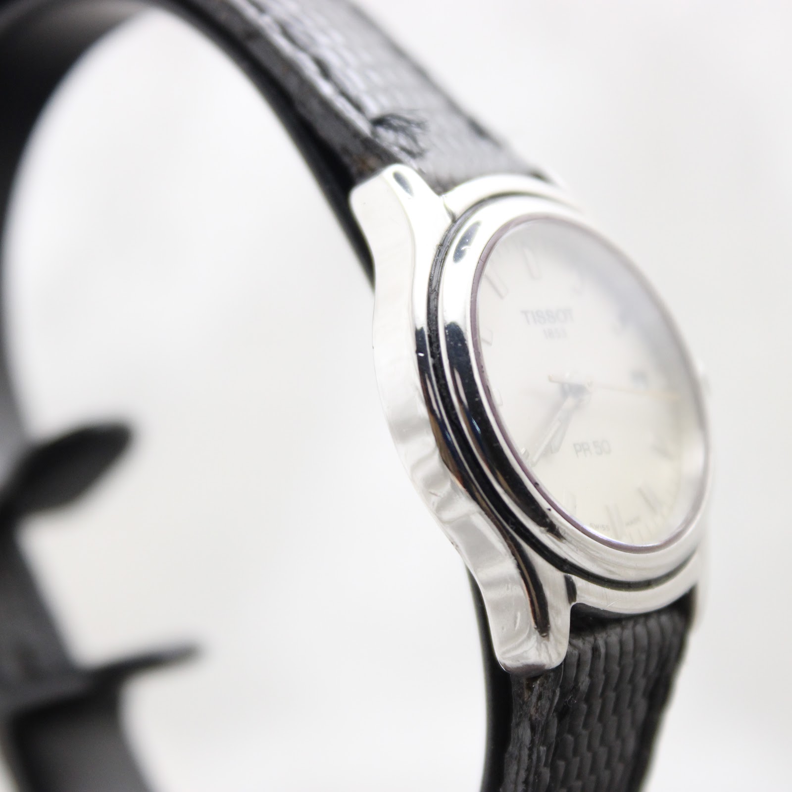 Black lizard-texture leather watch strap and buckle
