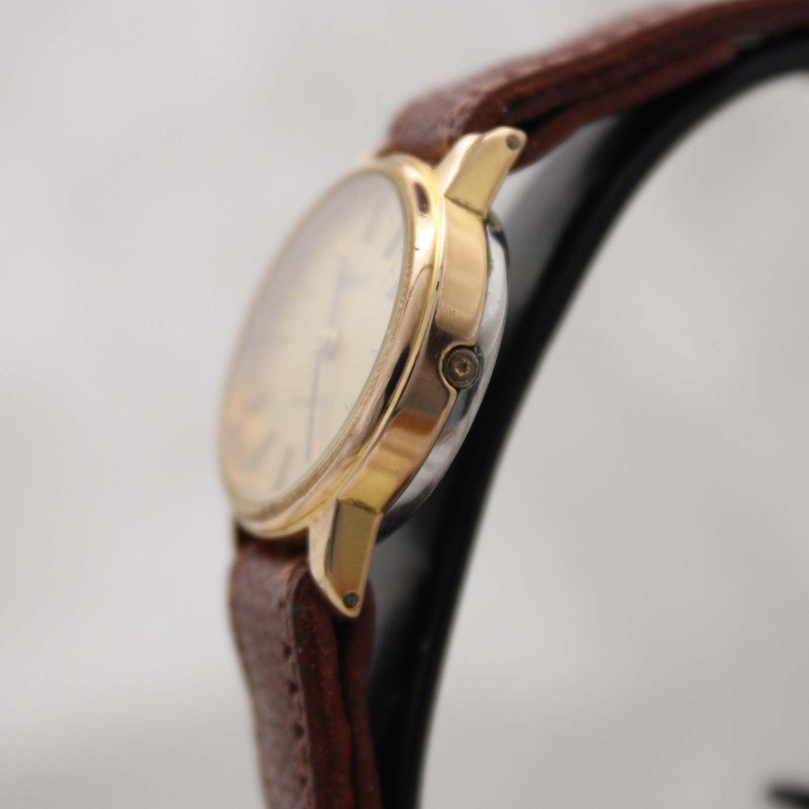Detailed view of the champagne dial with baton markers and Tissot logo.