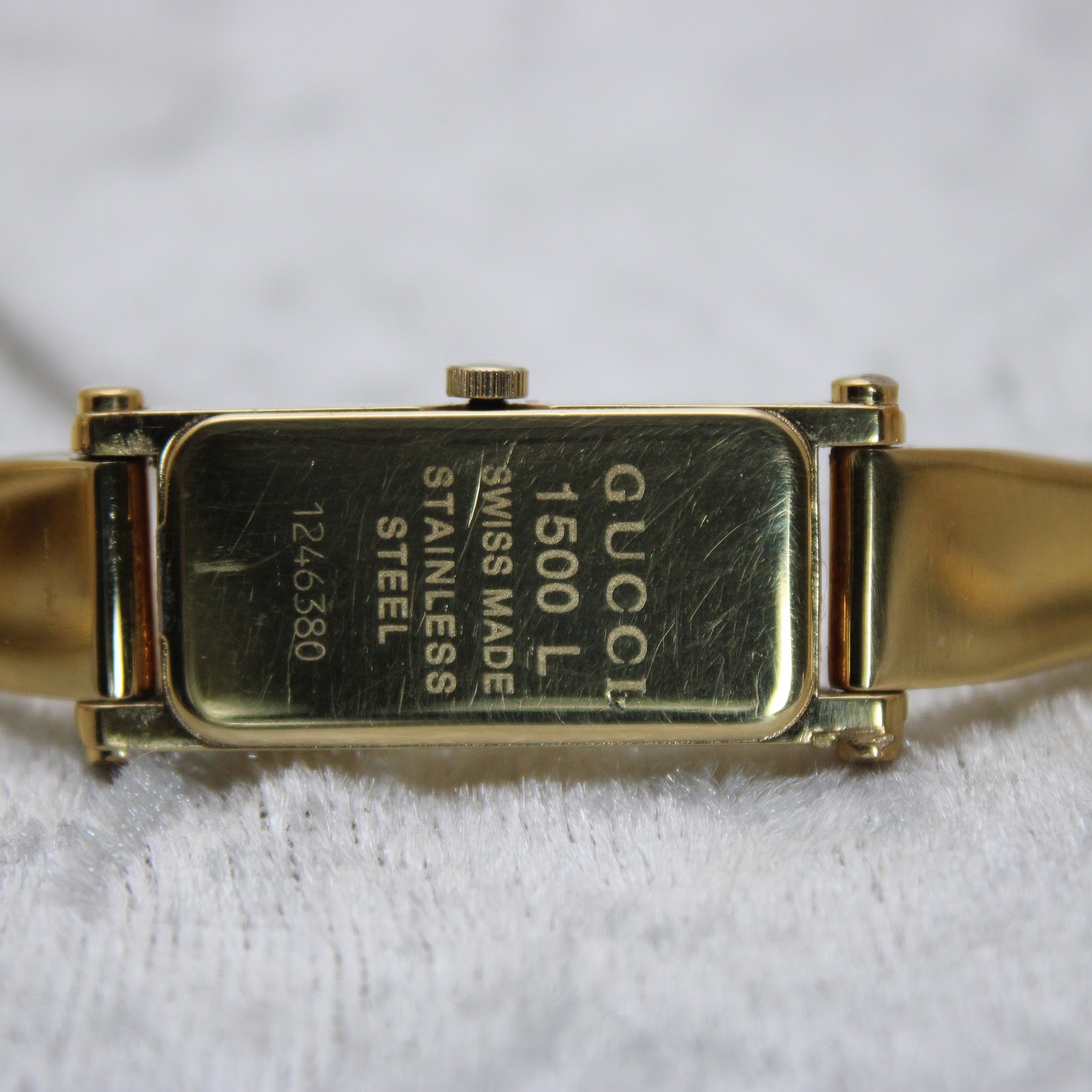 Close-up of the watch case back, clearly showing the engravings "GUCCI 1500 L SWISS MADE STAINLESS STEEL 1246380".