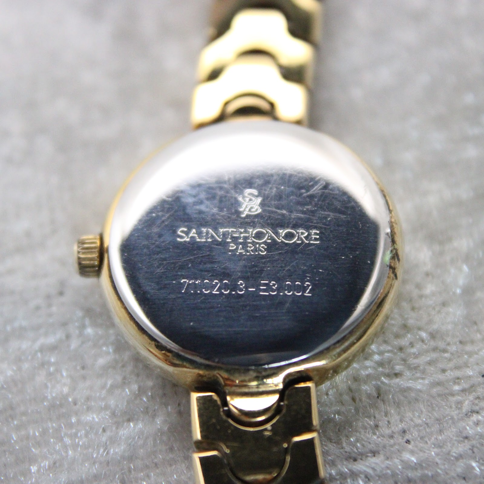 Close-up of the stainless steel case back with Saint-Honoré Paris engraving and model reference