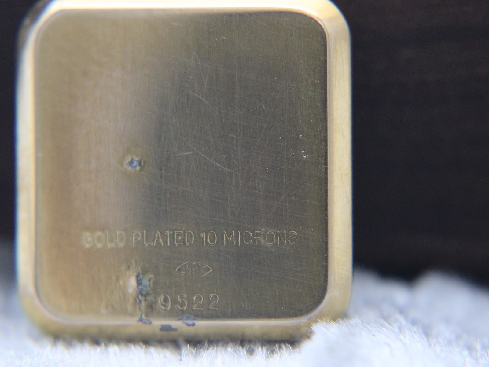 Close-up of the rectangular case back engraving, showing 'GOLD PLATED 10 MICRONS' and '9522'.