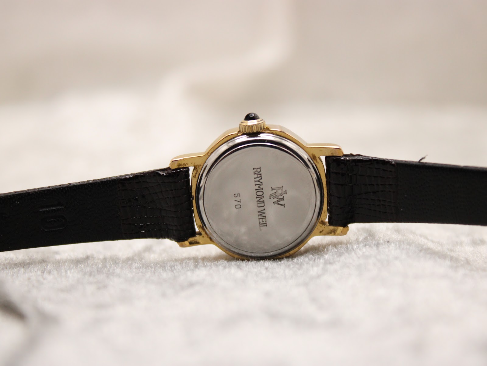 Rear view of the Raymond Weil Geneve watch showing the stainless steel case back with 'RAYMOND WEIL GENEVE' and '570' engraving.
