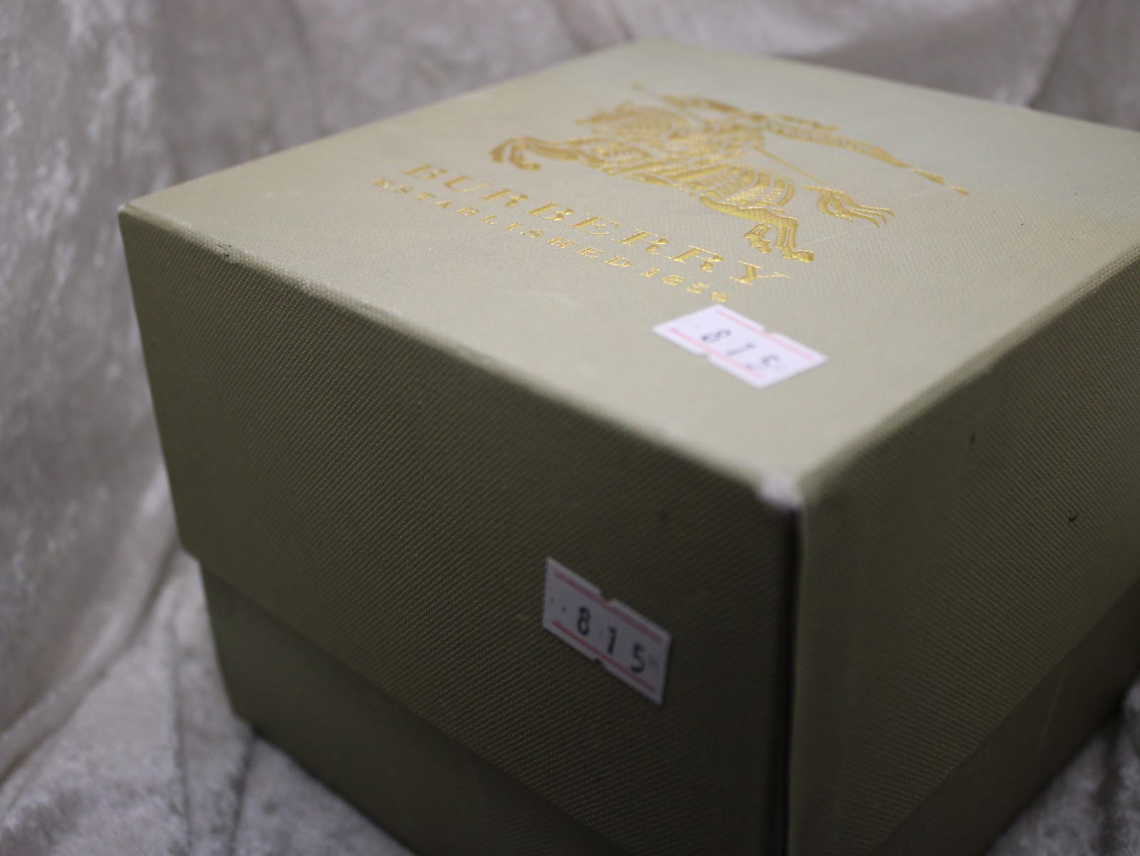 Beige Burberrys outer box with gold foil logo and sticker "815".