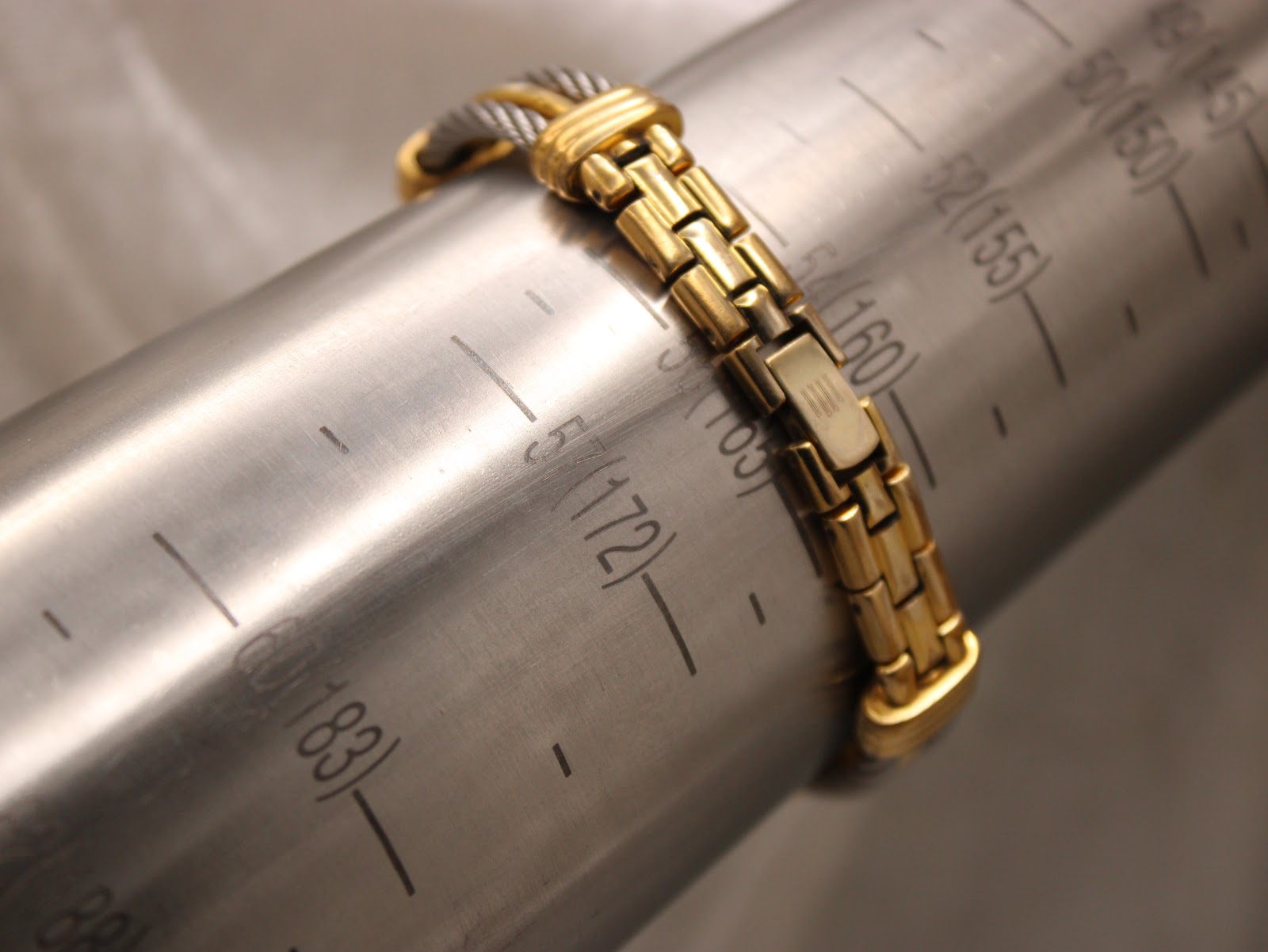 Wrist sizing gauge showing the Michel Herbelin watch bracelet circumference, indicating a wrist size of 172mm.