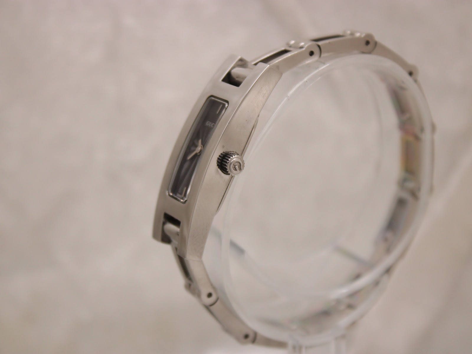 Side view of the Gucci 3900L showing the rectangular stainless steel case and signed crown.