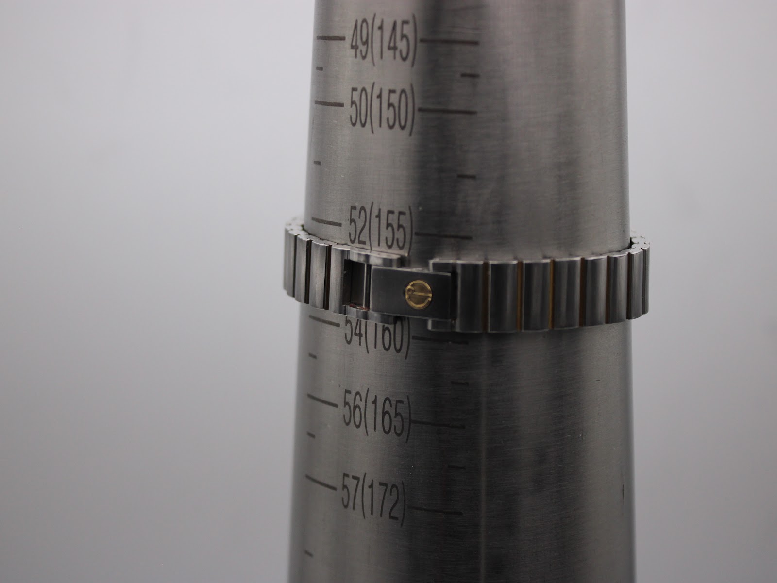 Dunhill watch bracelet measured on a ring sizing gauge, showing a wrist size of approximately 16 cm (160mm).