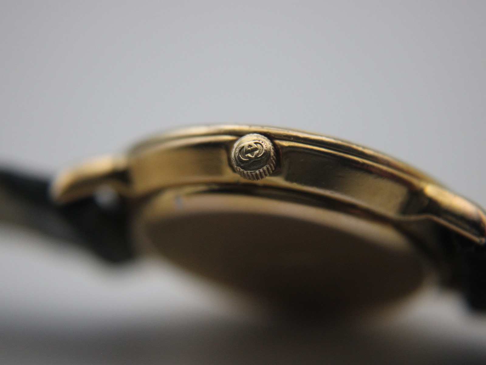 Angled view of the Gucci 3000L highlighting its vintage charm and strap connection.