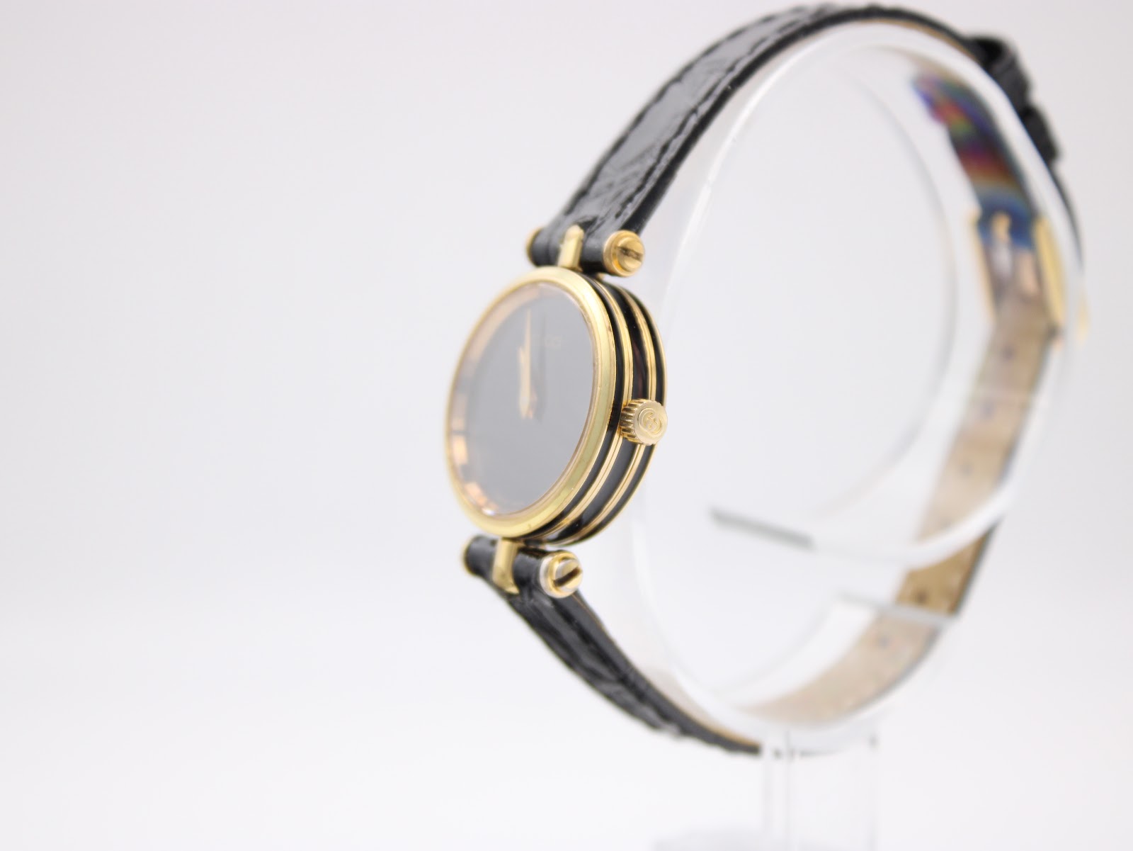 Side profile of Gucci 2000L with original signed crown