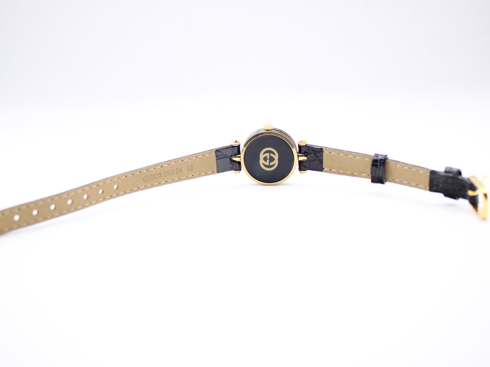 Gucci 2000L dial showing gold hands and 'Swiss Made' detail