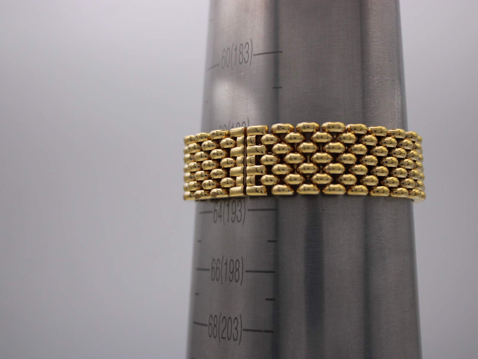 Watch bracelet on a wrist sizing gauge, showing a measurement of approximately 19.3 cm (193mm).