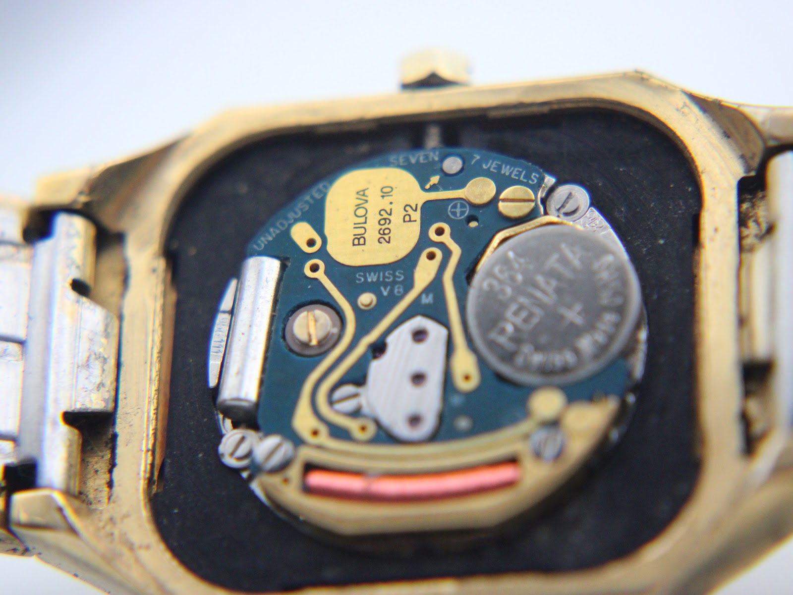 Detailed view of the Bulova Swiss quartz movement, calibre 2692.10, showing the 7 jewels and battery.