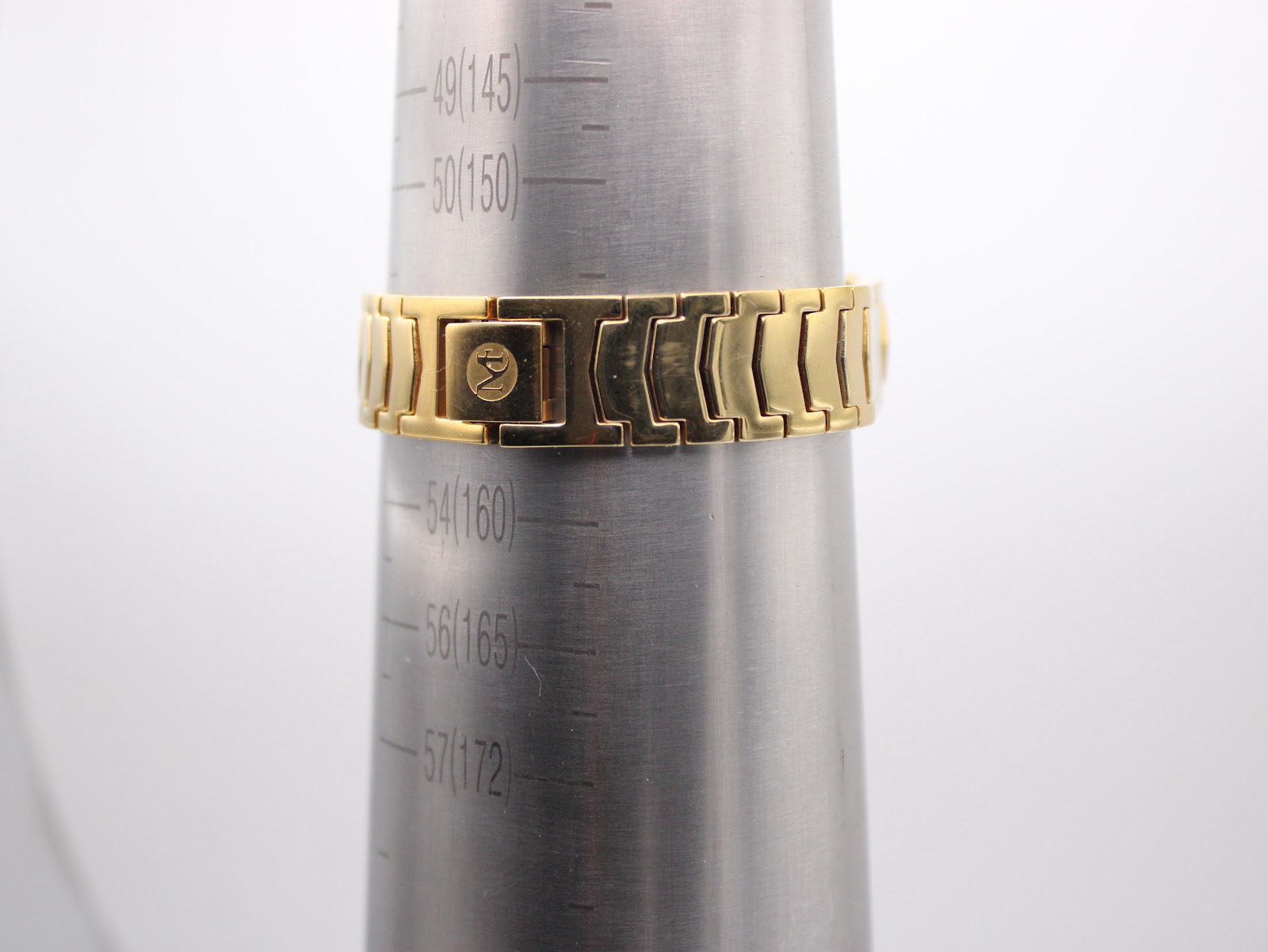 Marco Ceroni watch bracelet wrapped around a wrist sizing cone, showing a wrist circumference measurement of approximately 160mm.
